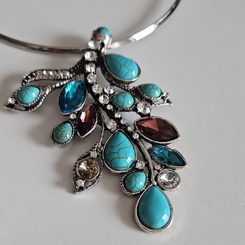 Elegant Turquoise and Silver Necklace
